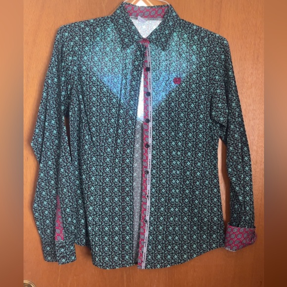 Cinch Tops - Cinch women’s button down rodeo shirt.